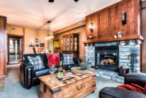 Tremblant Les Eaux - 2 Bedrooms with Pool and Hot Tub Access, near Pedestrian Village - 219-1
